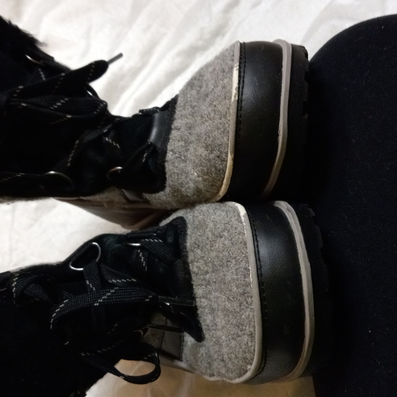 SOREL Women's Ankle Boots Black/Gray Faux Fur Trim Sz 6.5 Lace Up Waterproof - Picture 11 of 11
